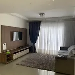 Casa com piscina em BC