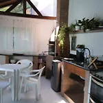 Casa com piscina em BC